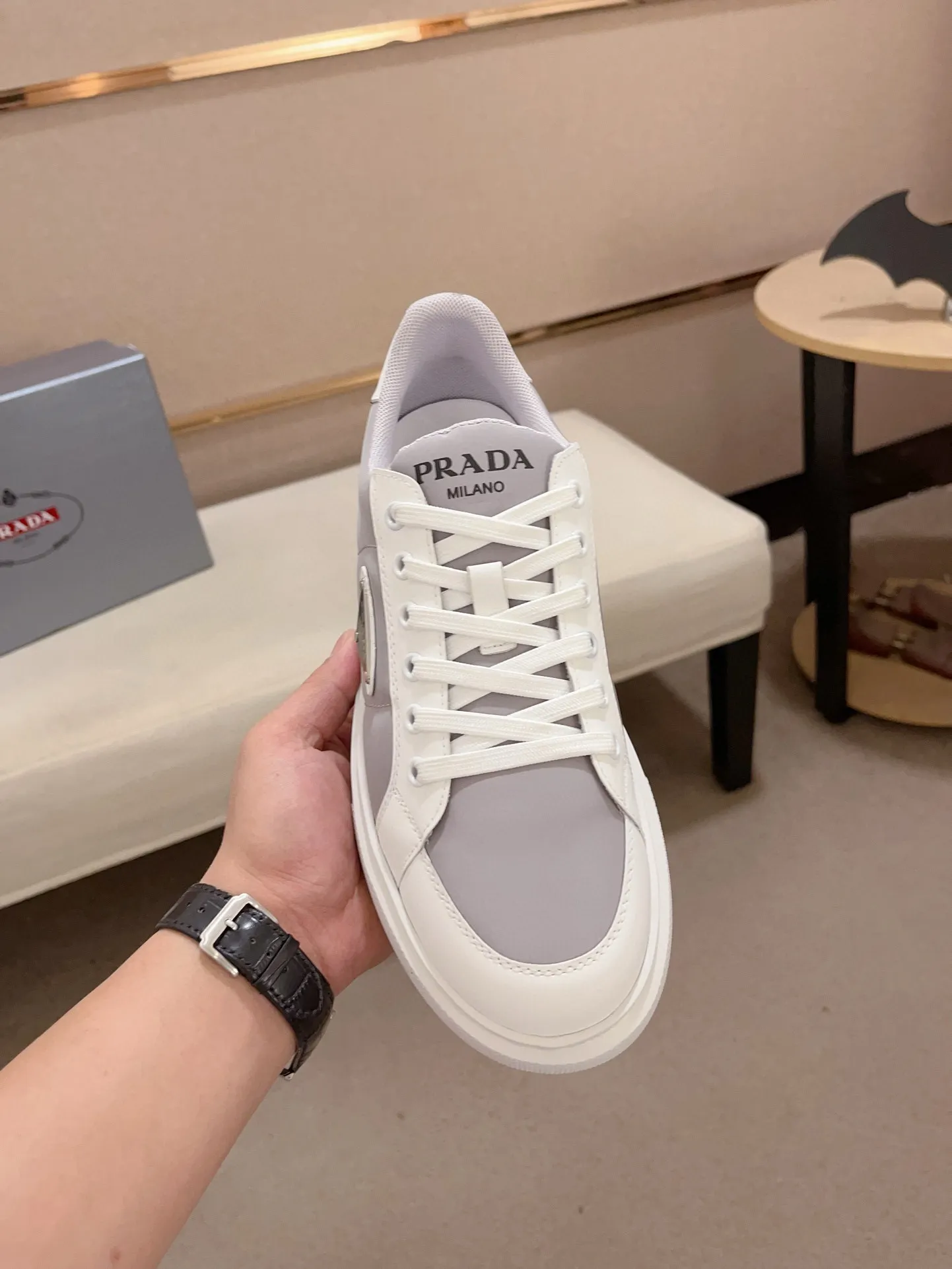 Factory price 580💰 ✔️✔️✔️High version High-quality new Prada (Prada) counters are on the market at the same time. The new men's shoes and 😘fabrics are selected from first-layer cowhide and are made by pure handicrafts. Lining: Full cowhide lining. 👍🏿 High-end ☄️ air-cushion molded anti-slip rubber outsole, exquisite lines, simple and elegant, comfortable and high-end for leisure travel. Code number: 38 to 44 (45 can be customized)